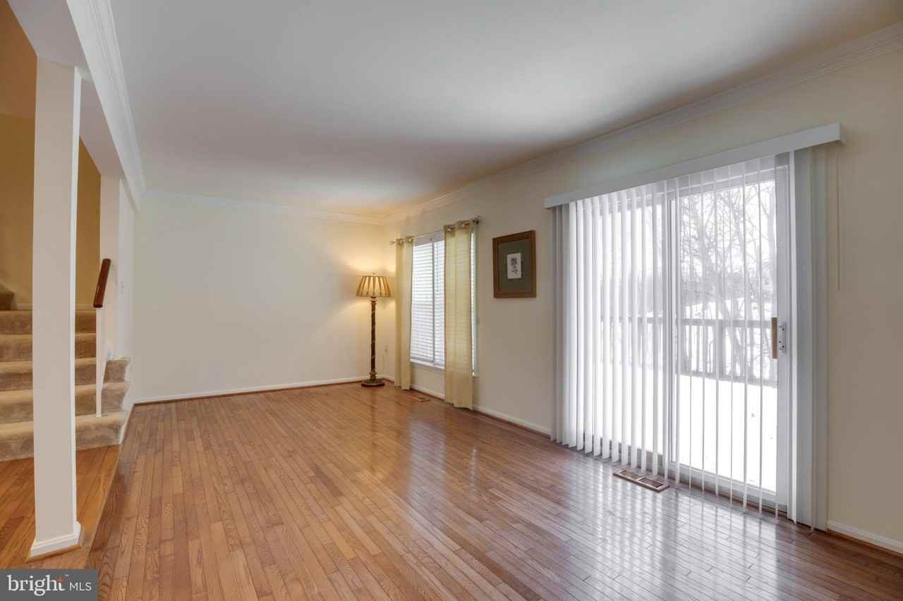 5772 Crownleigh Ct - Photo 4 of 41