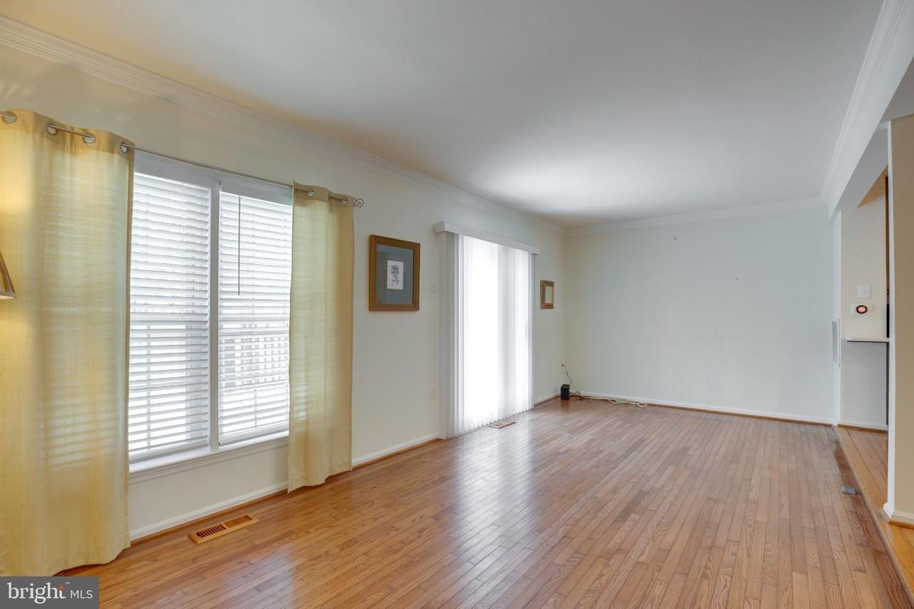 5772 Crownleigh Ct - Photo 5 of 41