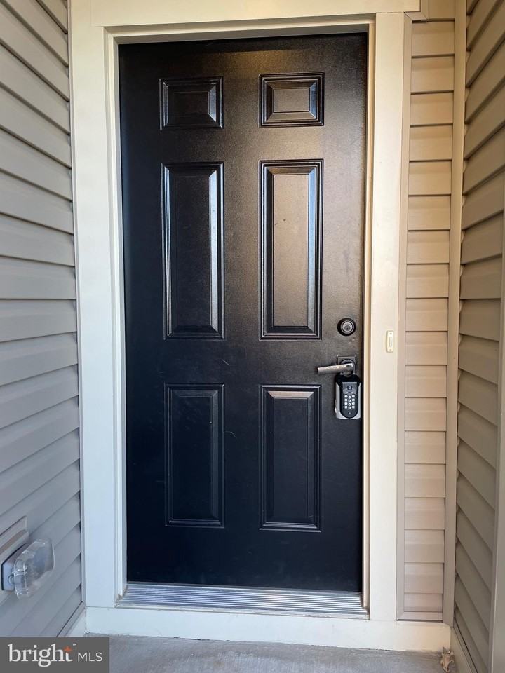 42589 Burbank Ter - Photo 5 of 40