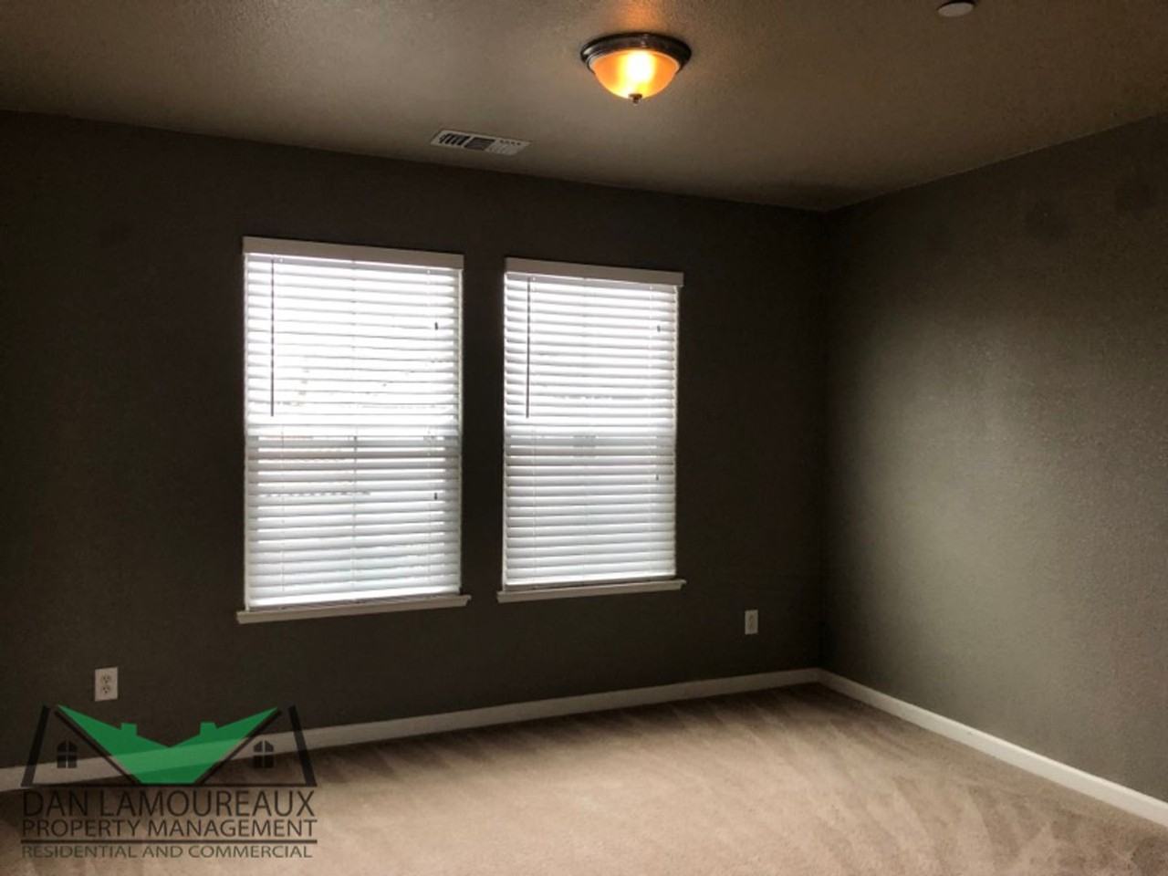 1922 Boyle Pl - Photo 4 of 19