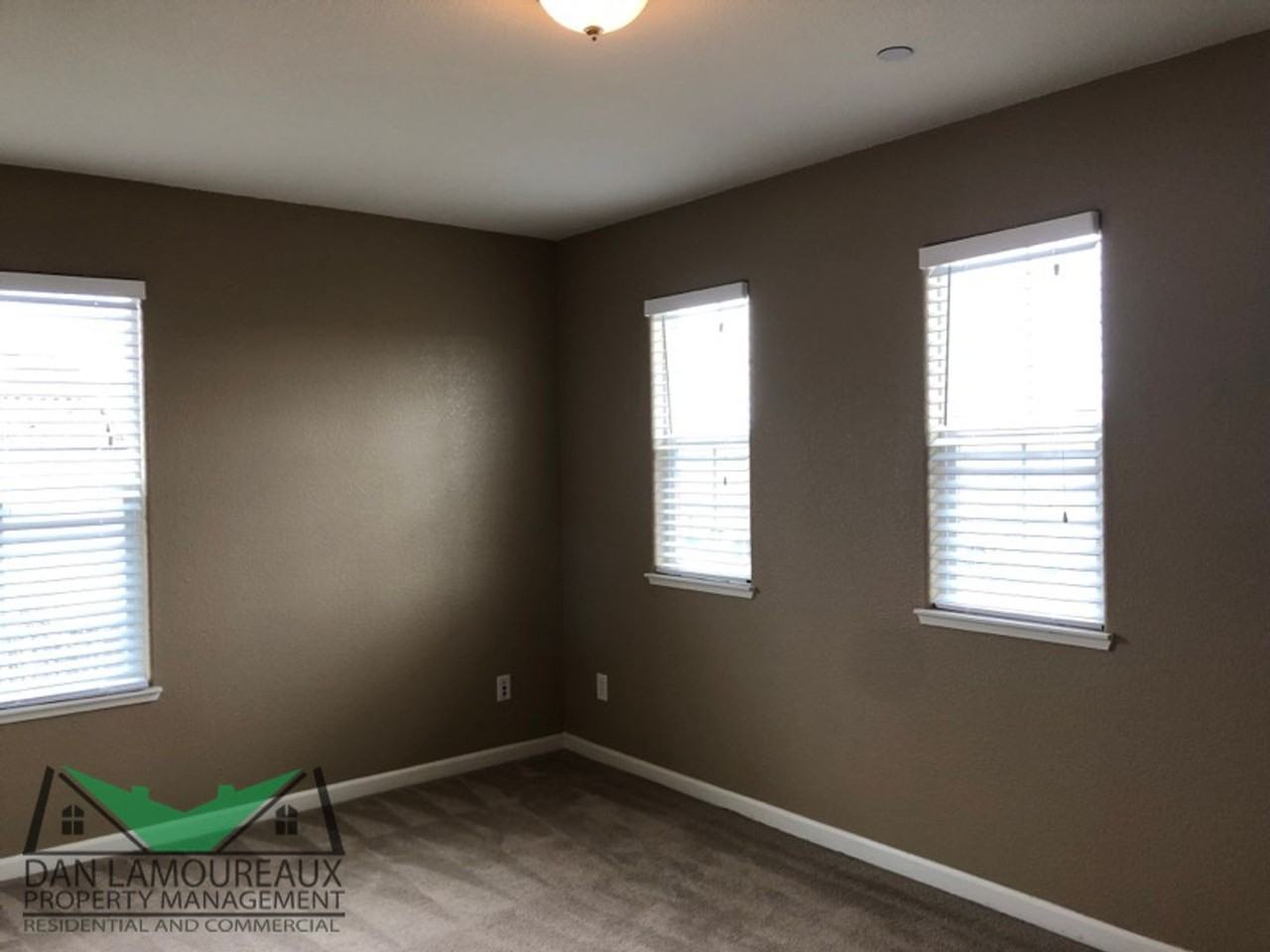 1922 Boyle Pl - Photo 6 of 19