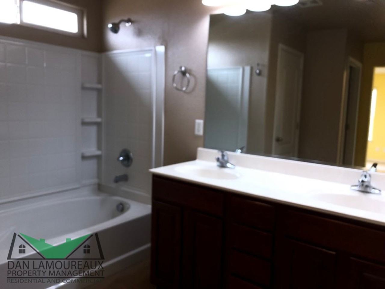 1922 Boyle Pl - Photo 7 of 19