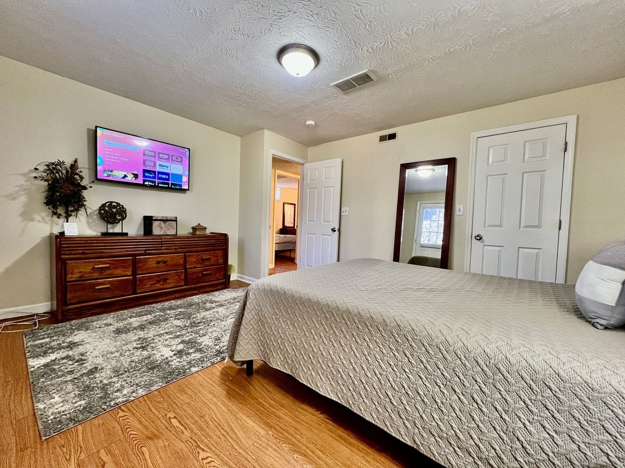 260 Overbrook Dr - Photo 7 of 19