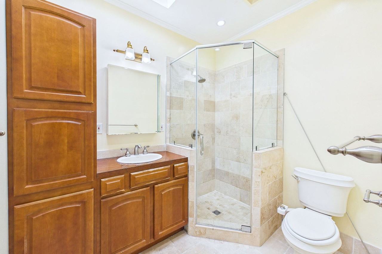 924 Clayton St - Photo 2 of 37