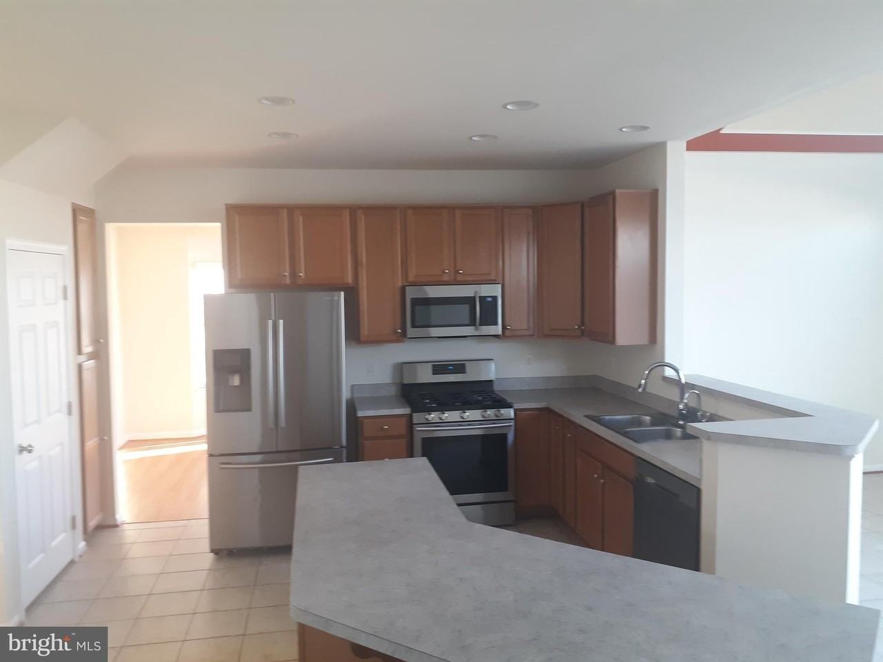 3320 Anne De Bourgh Dr - Photo 3 of 19