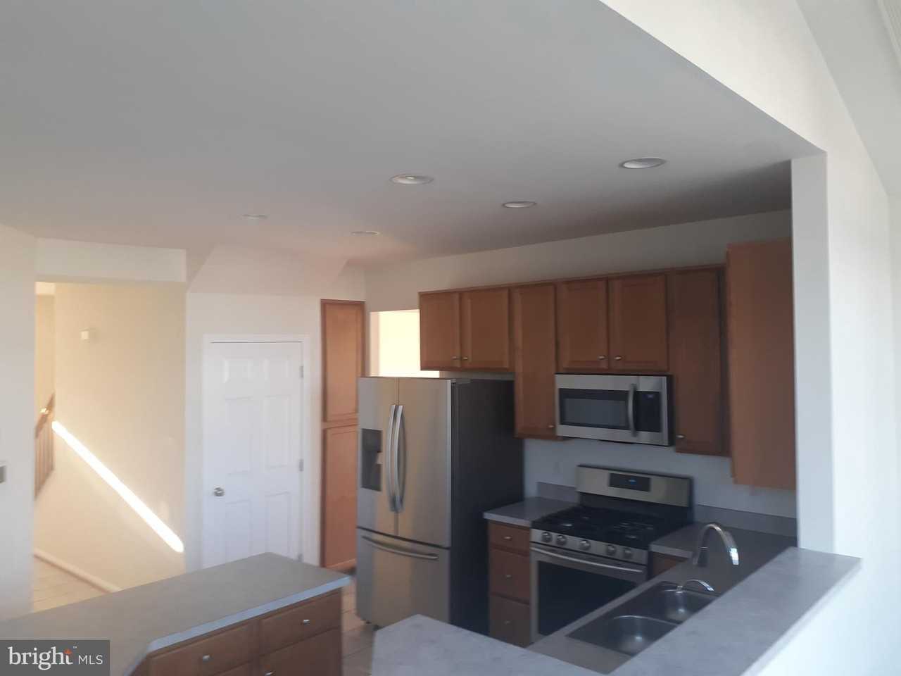 3320 Anne De Bourgh Dr - Photo 5 of 19