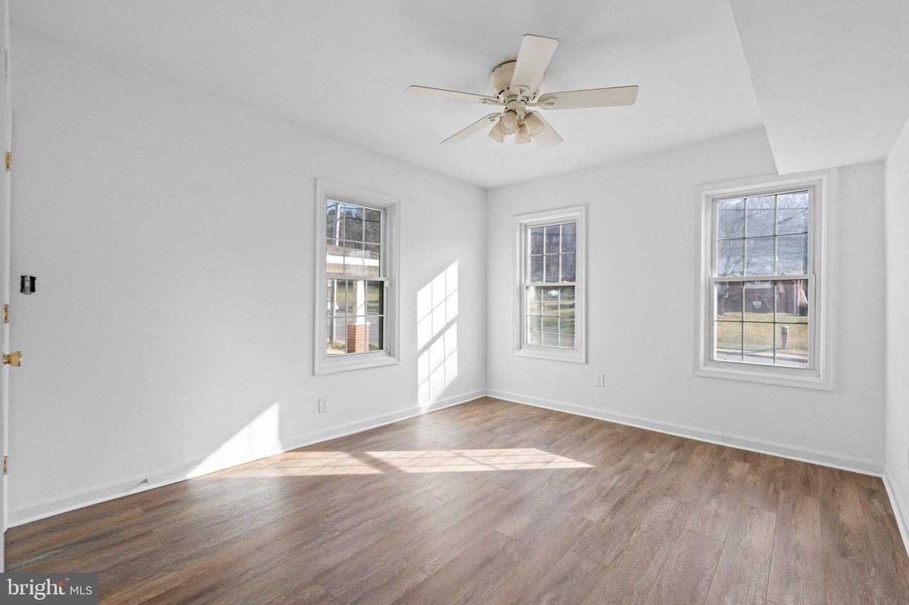 137 Cambridge St - Photo 3 of 27