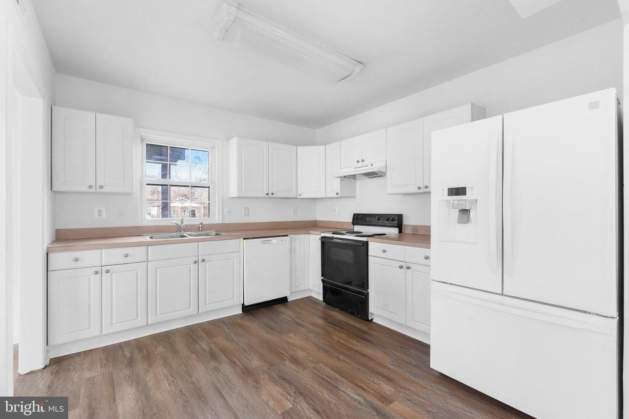 137 Cambridge St - Photo 7 of 27