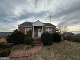 featured image of 11 Strawberry Ln