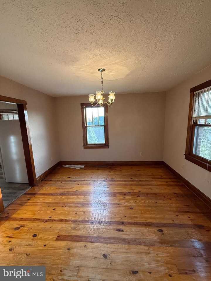 11 Strawberry Ln - Photo 3 of 27