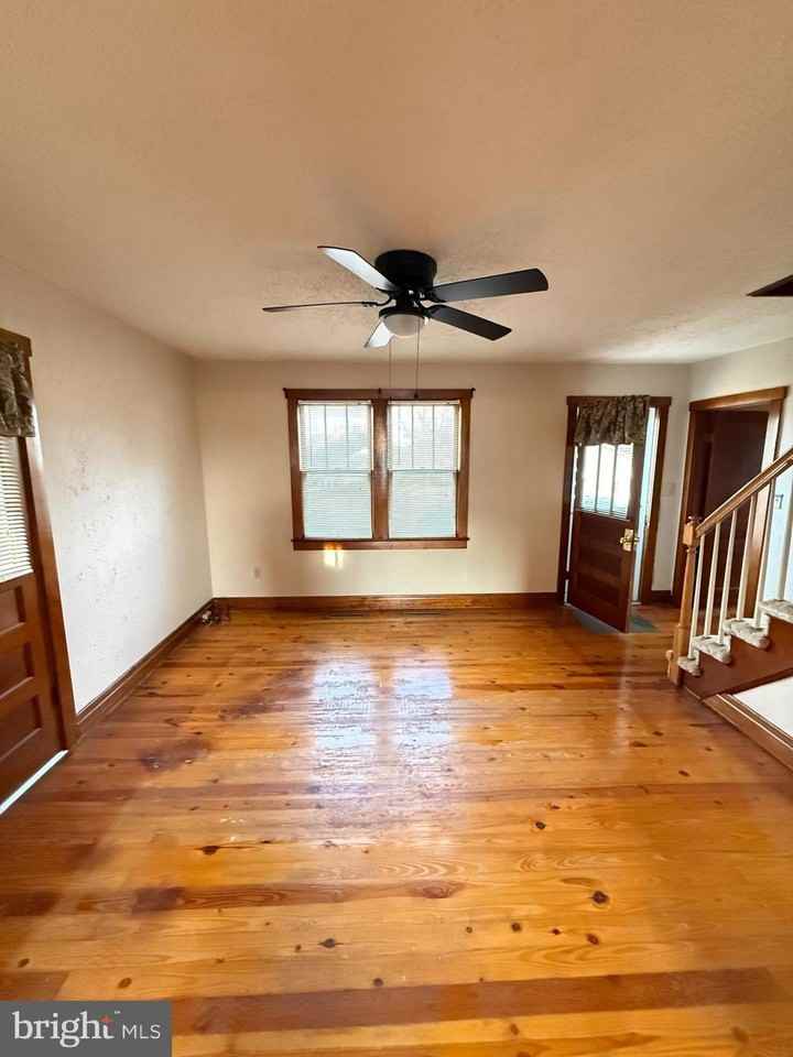 11 Strawberry Ln - Photo 4 of 27