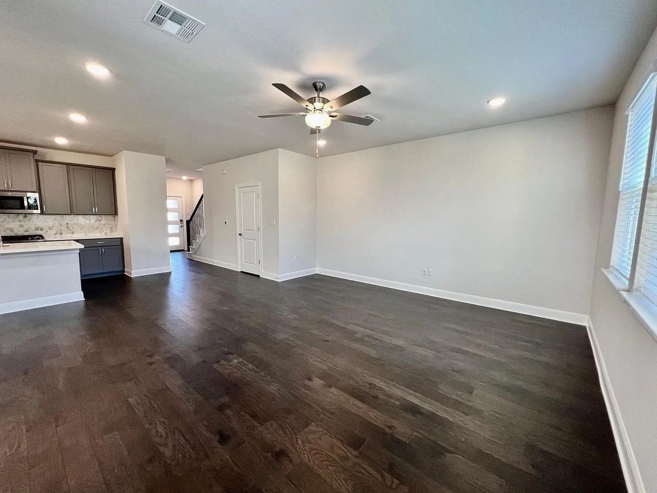 15502 Ellinger Dr - Photo 7 of 36