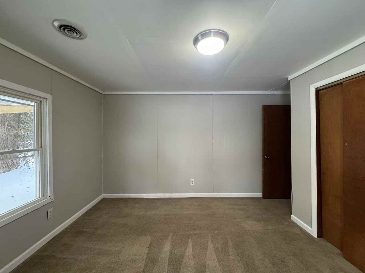 207 E Oak St - Photo 5 of 16