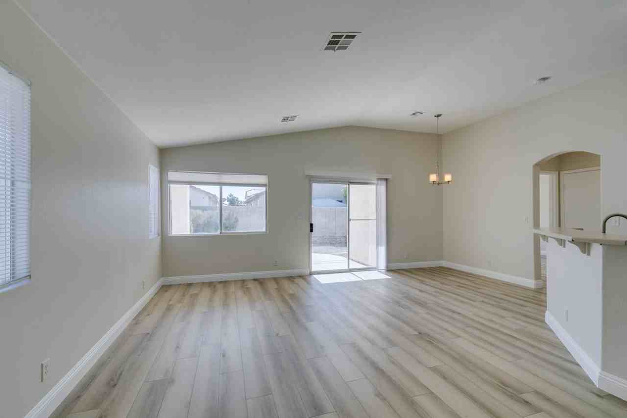 1901 Desert Sage Ave - Photo 3 of 28