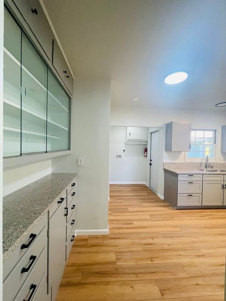 1081 Pasadena Ave - Photo 7 of 50