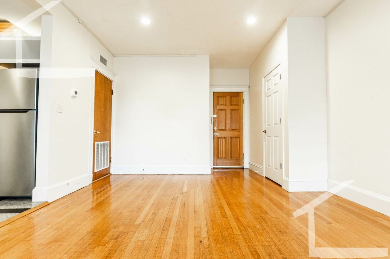 45 Babcock St - Photo 3 of 10