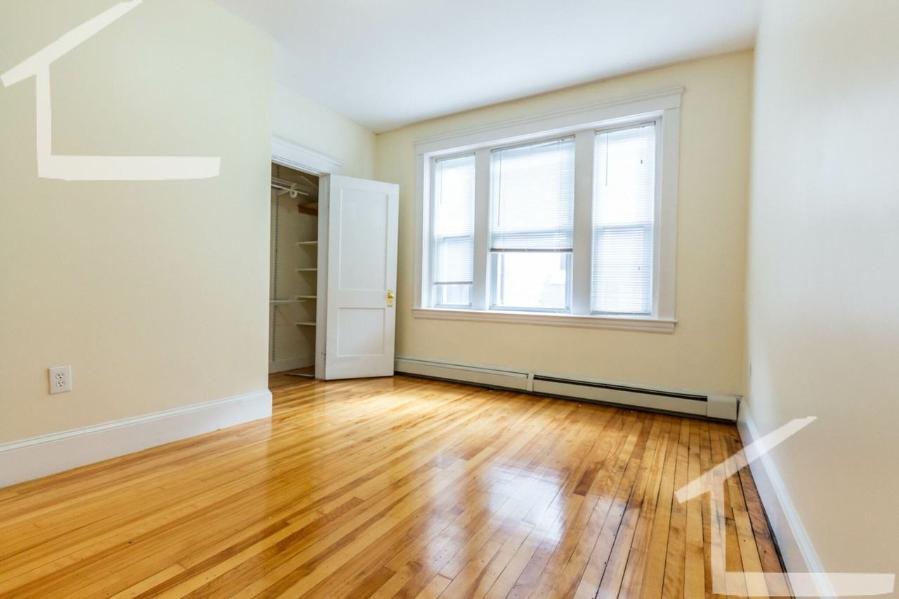 45 Babcock St - Photo 4 of 10