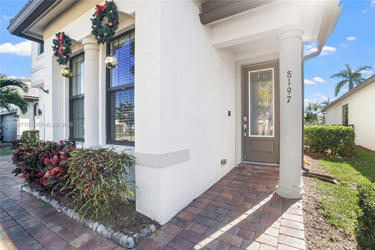 8197 Hanoverian Dr - Photo 5 of 50