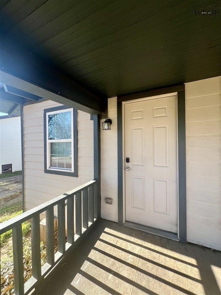 1102 Bluff St - Photo 2 of 8