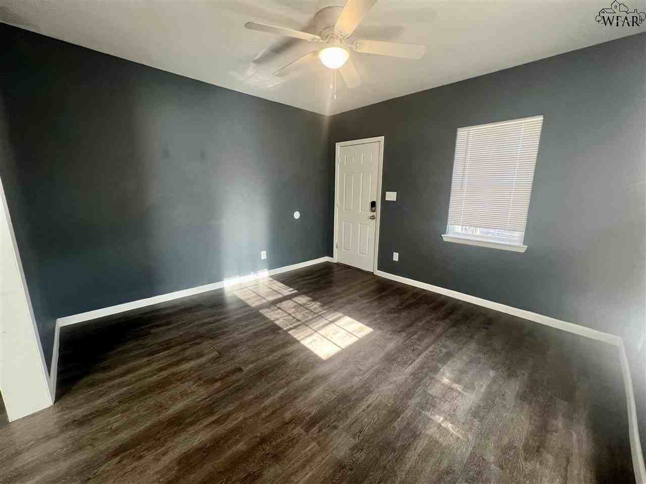 1102 Bluff St - Photo 4 of 8