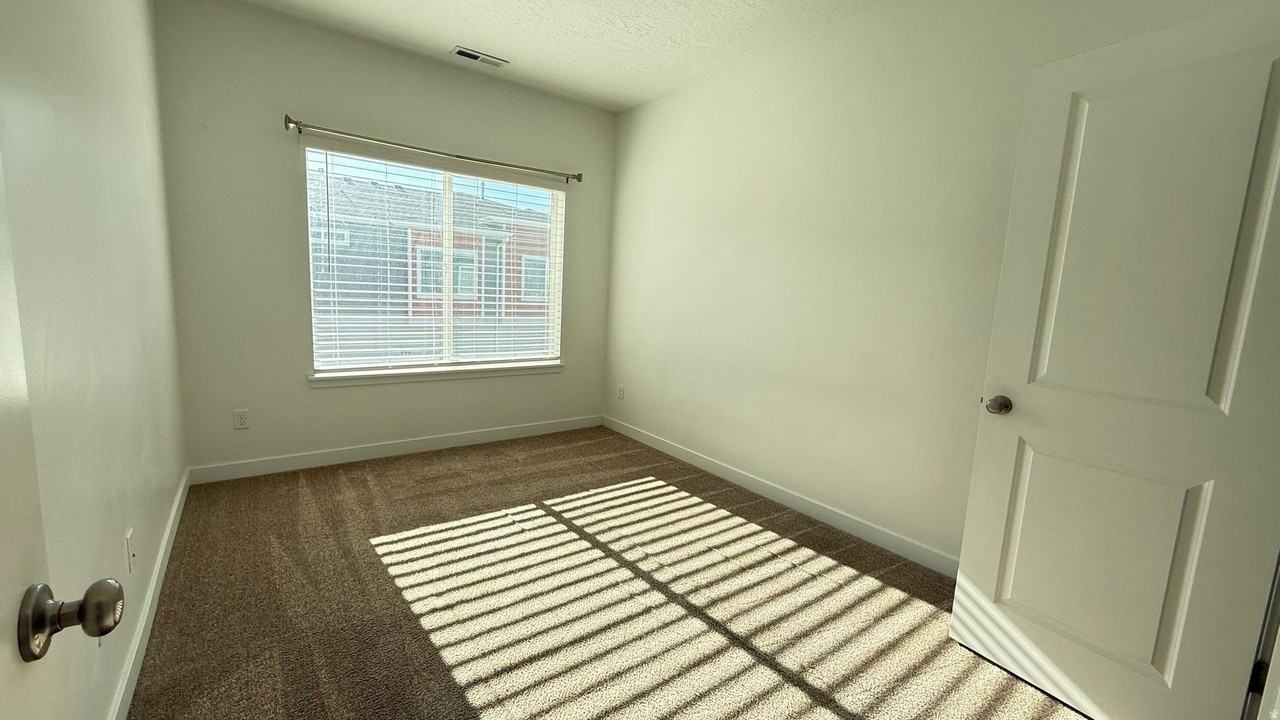 1002 W Cyan Valley Way - Photo 6 of 9