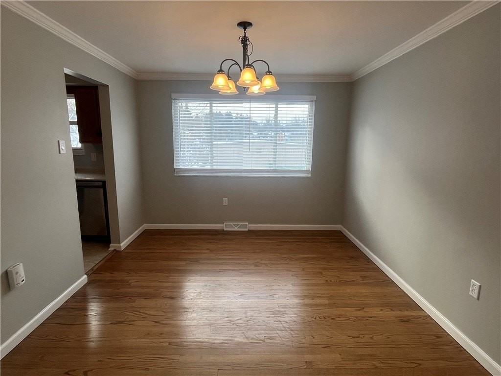 8239 Elaine Dr - Photo 5 of 17