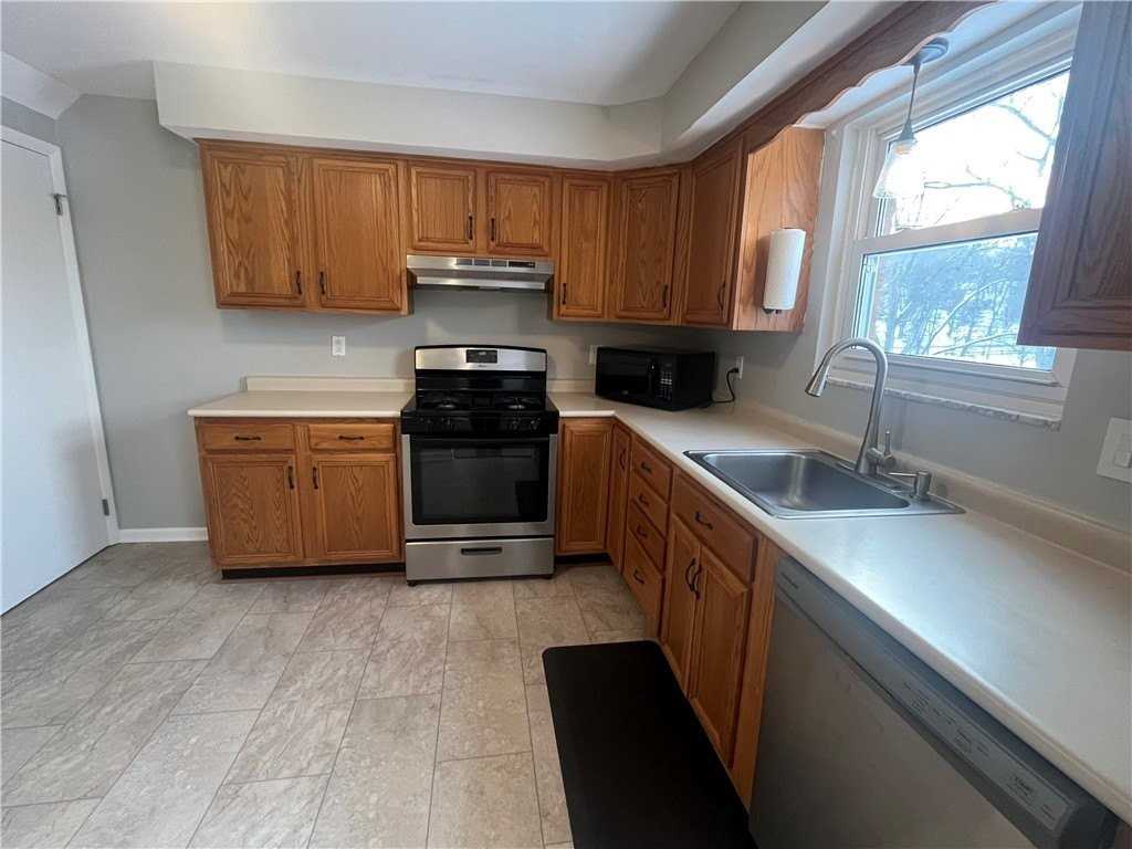 8239 Elaine Dr - Photo 7 of 17