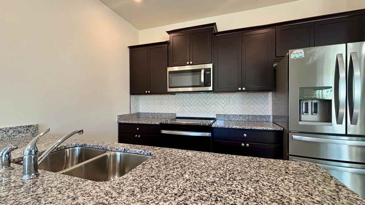 333 Emma Victoria Way - Photo 3 of 27