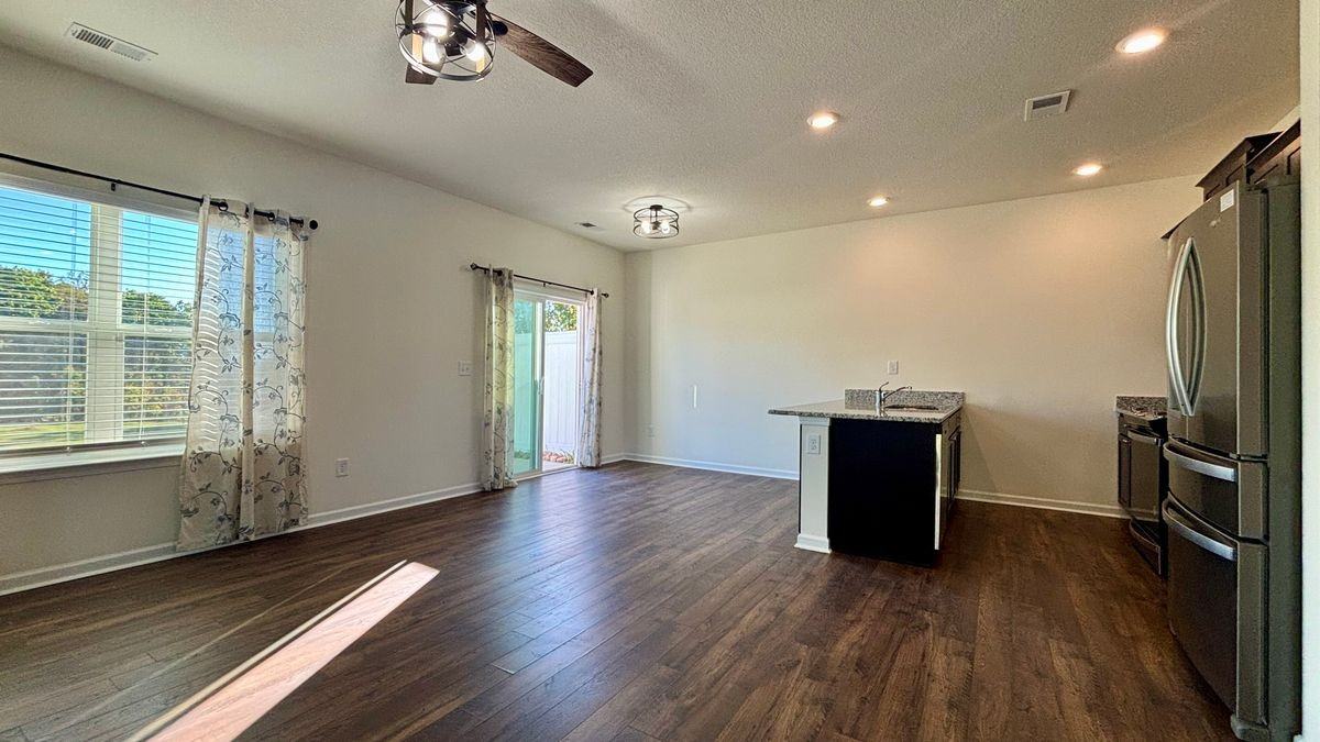 333 Emma Victoria Way - Photo 6 of 27