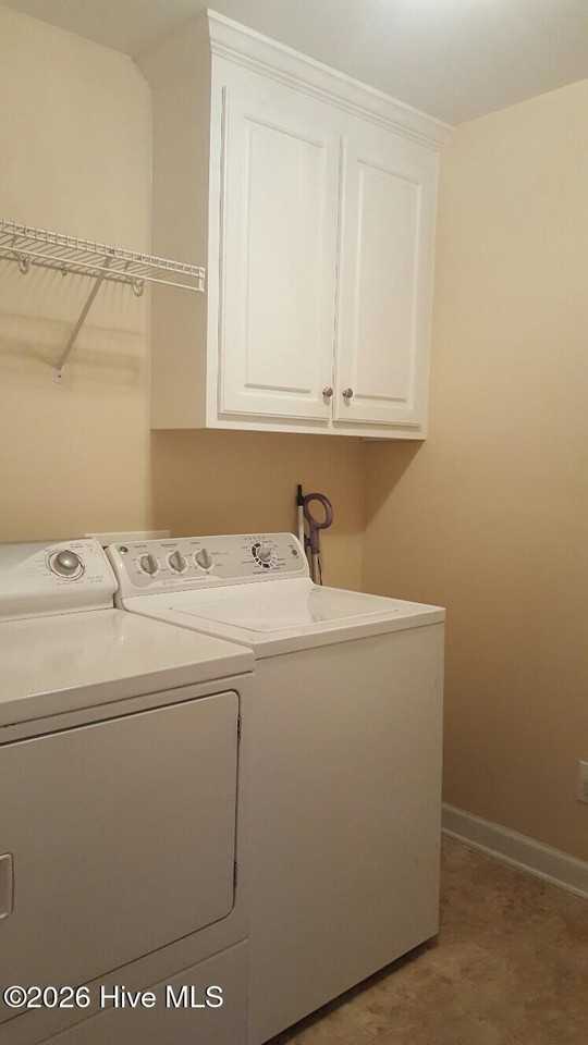 221 Wingspread Dr - Photo 4 of 12