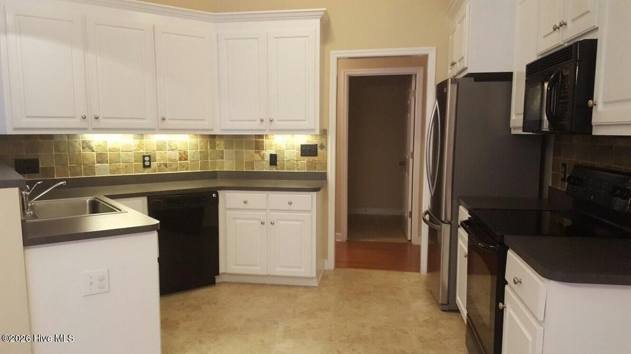 221 Wingspread Dr - Photo 5 of 12