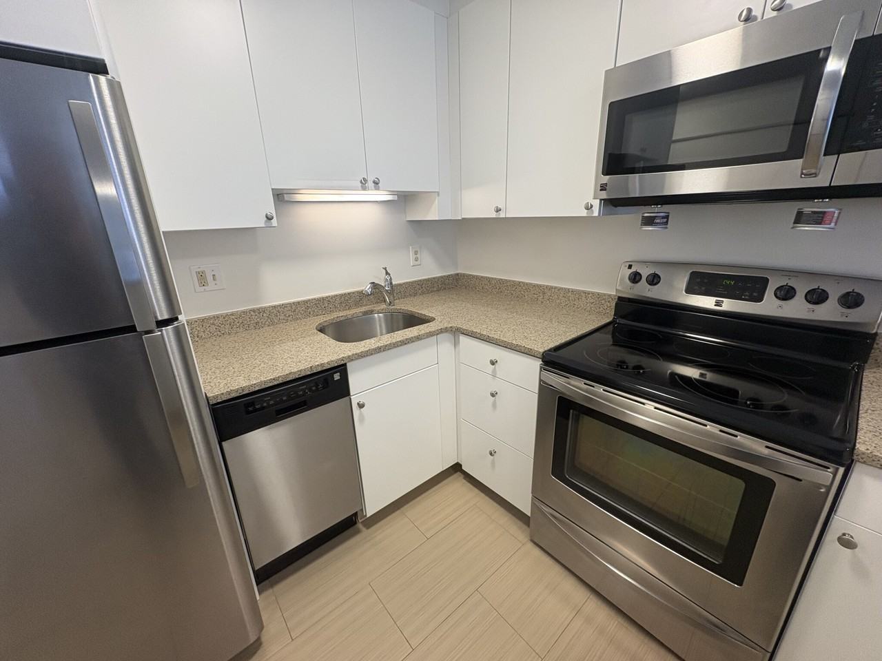 103 9th St #211F - Photo 2 of 13