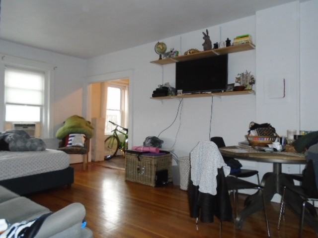 Linnaean St #7 - Photo 3 of 14