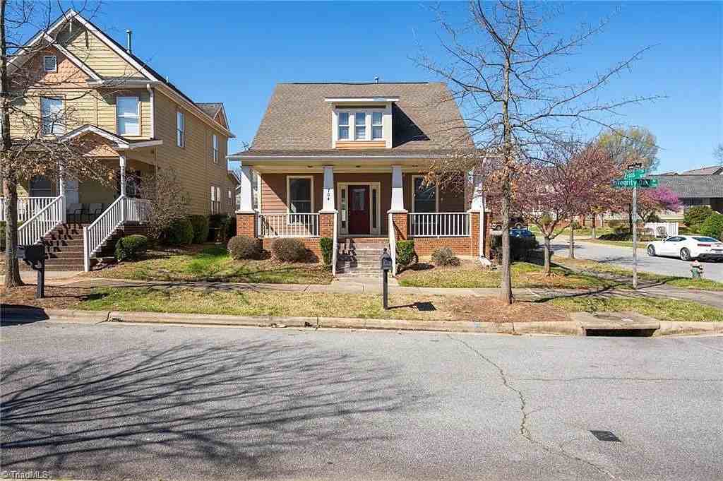 704 Integrity Oaks Dr - Photo 2 of 17