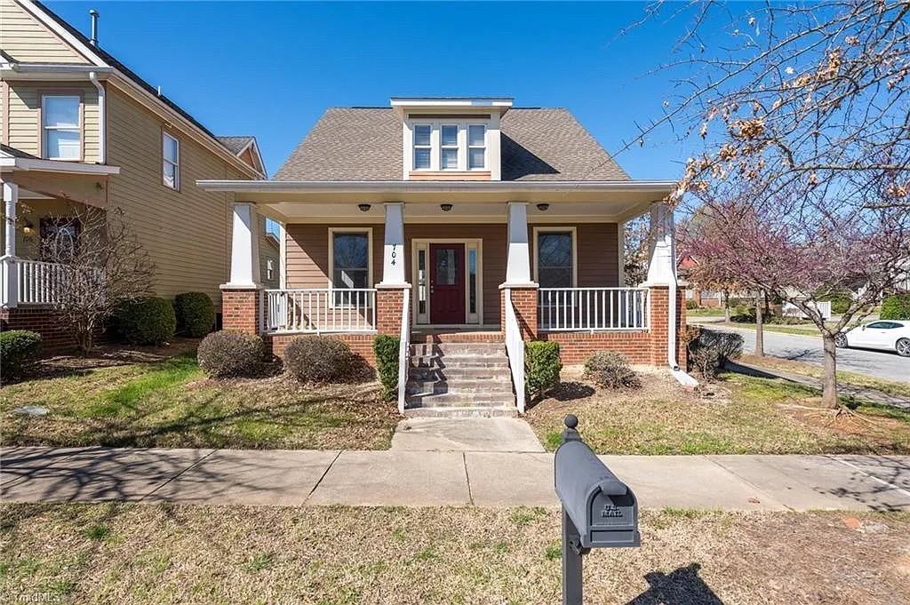 704 Integrity Oaks Dr - Photo 3 of 17