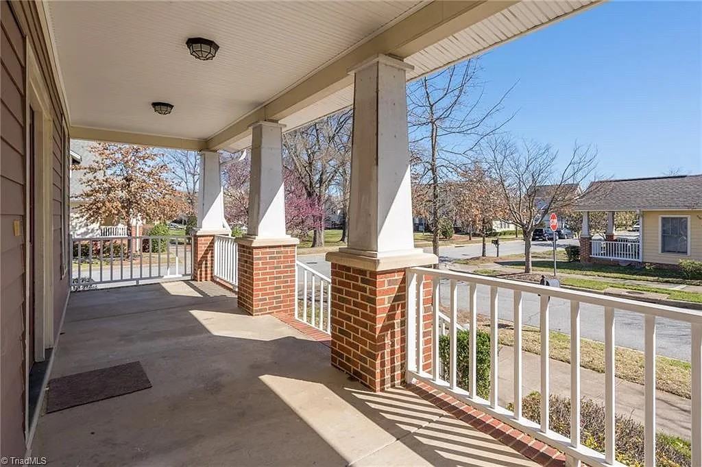 704 Integrity Oaks Dr - Photo 4 of 17