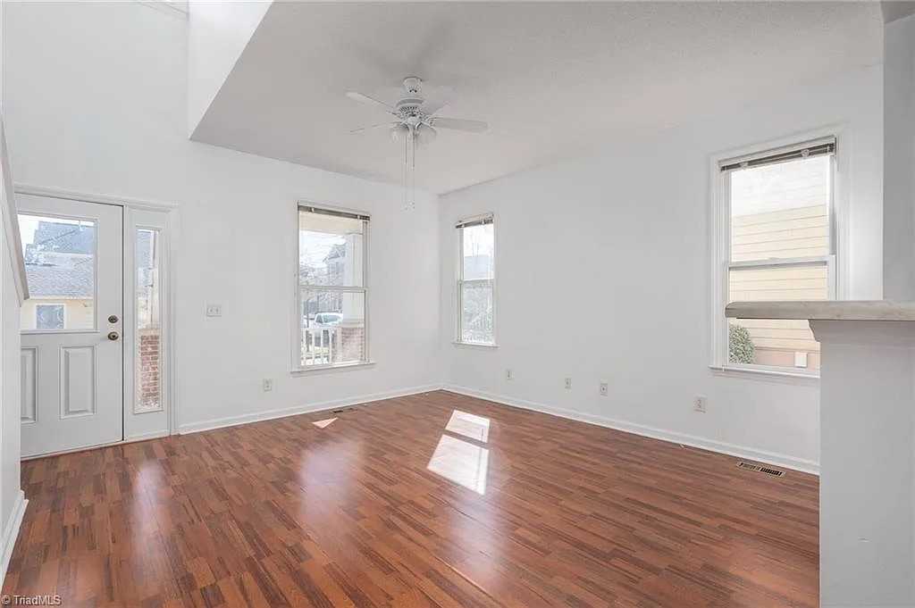 704 Integrity Oaks Dr - Photo 6 of 17