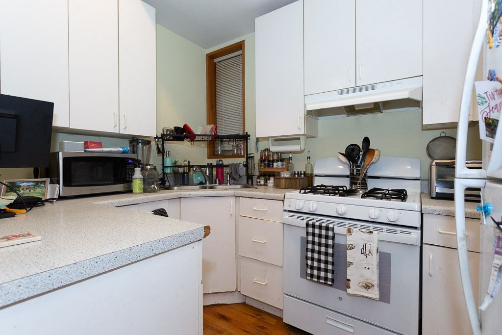 1305 N Greenview Ave #RA8 - Photo 3 of 18