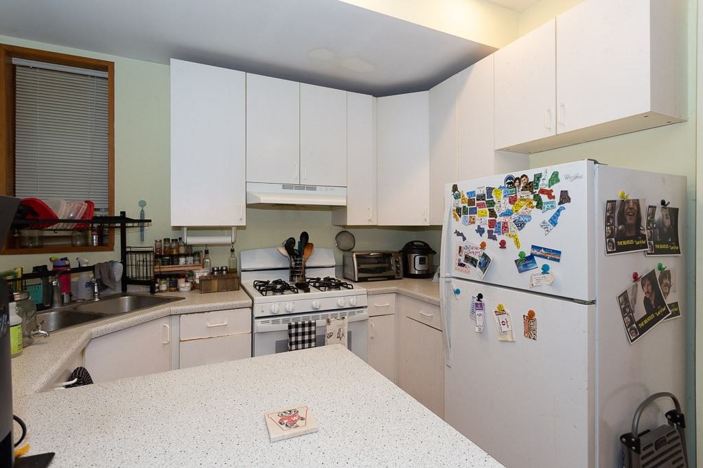 1305 N Greenview Ave #RA8 - Photo 4 of 18