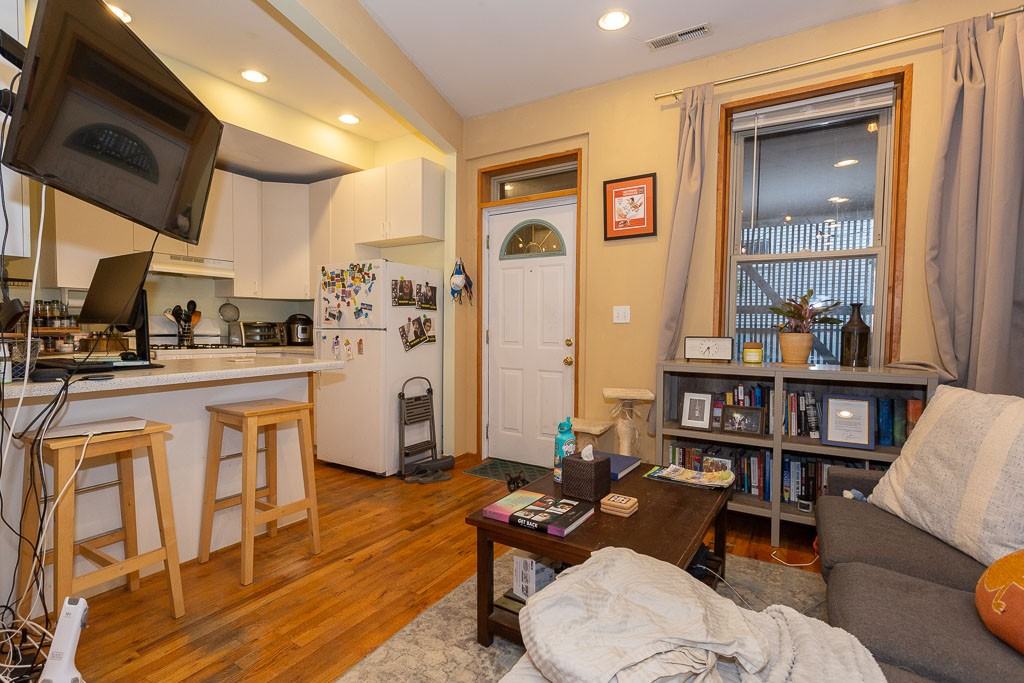 1305 N Greenview Ave #RA8 - Photo 7 of 18