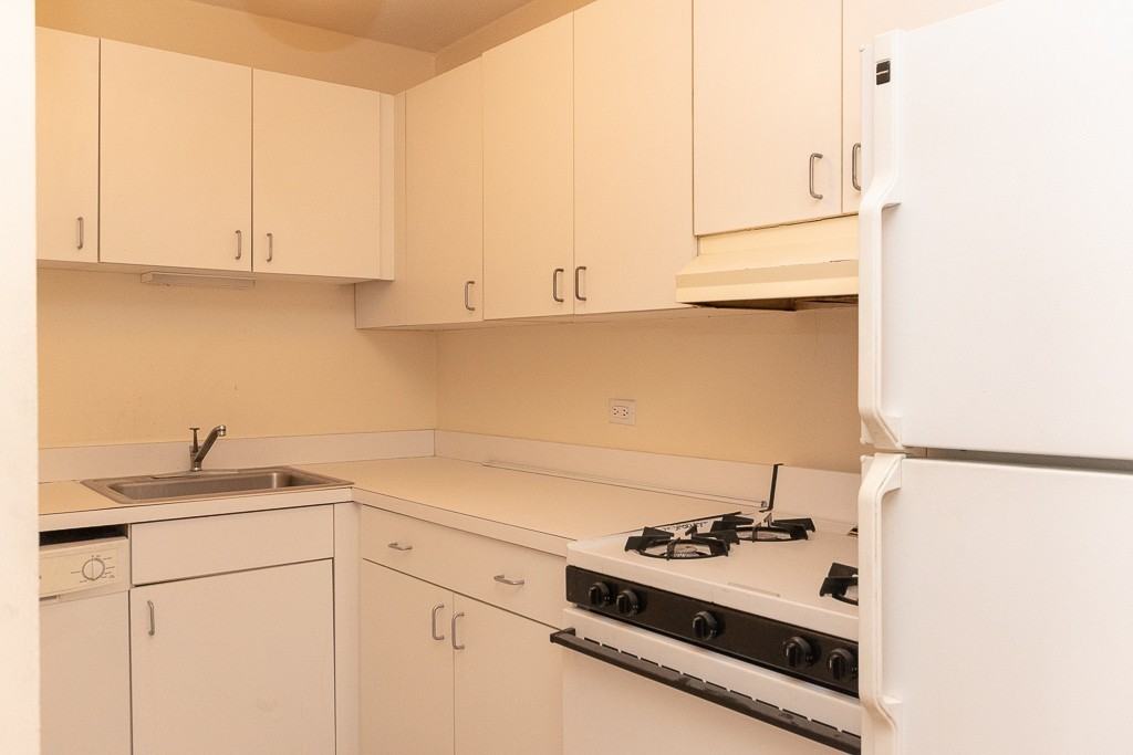 620 W Wellington Ave #P21 - Photo 3 of 20