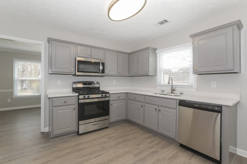 2403 Scarlet Ln Se - Photo 6 of 17