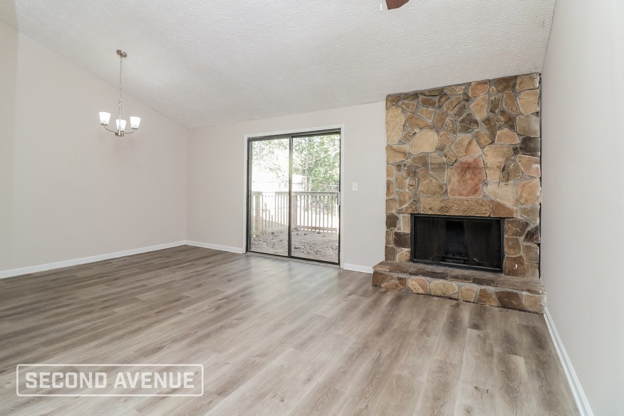 2196 Scarbrough Dr - Photo 5 of 26