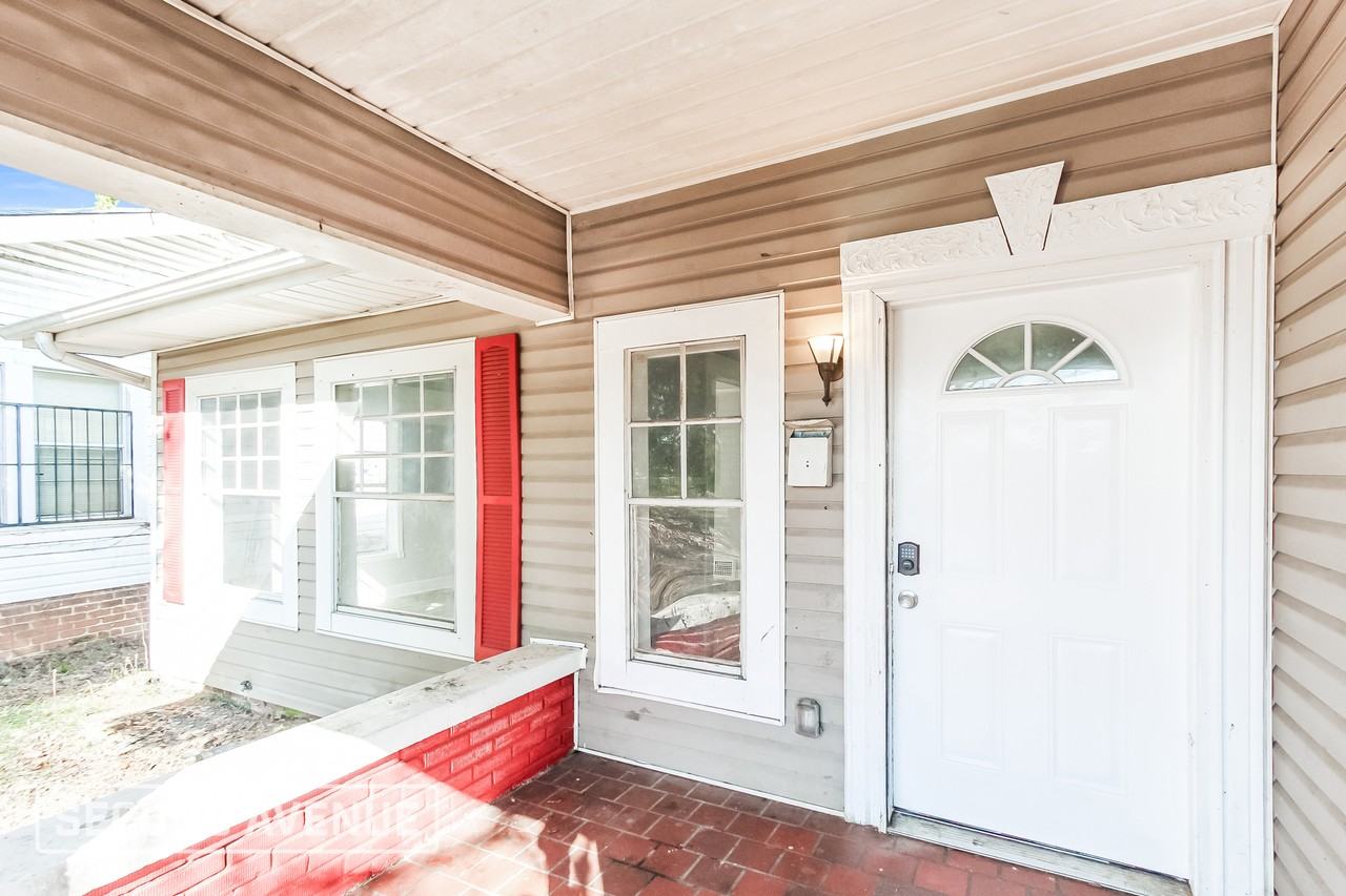 4121 Court S - Photo 2 of 25