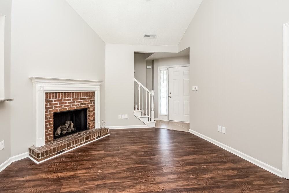 630 W Manor - Photo 4 of 17