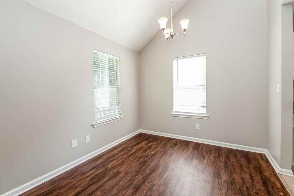 630 W Manor - Photo 6 of 17