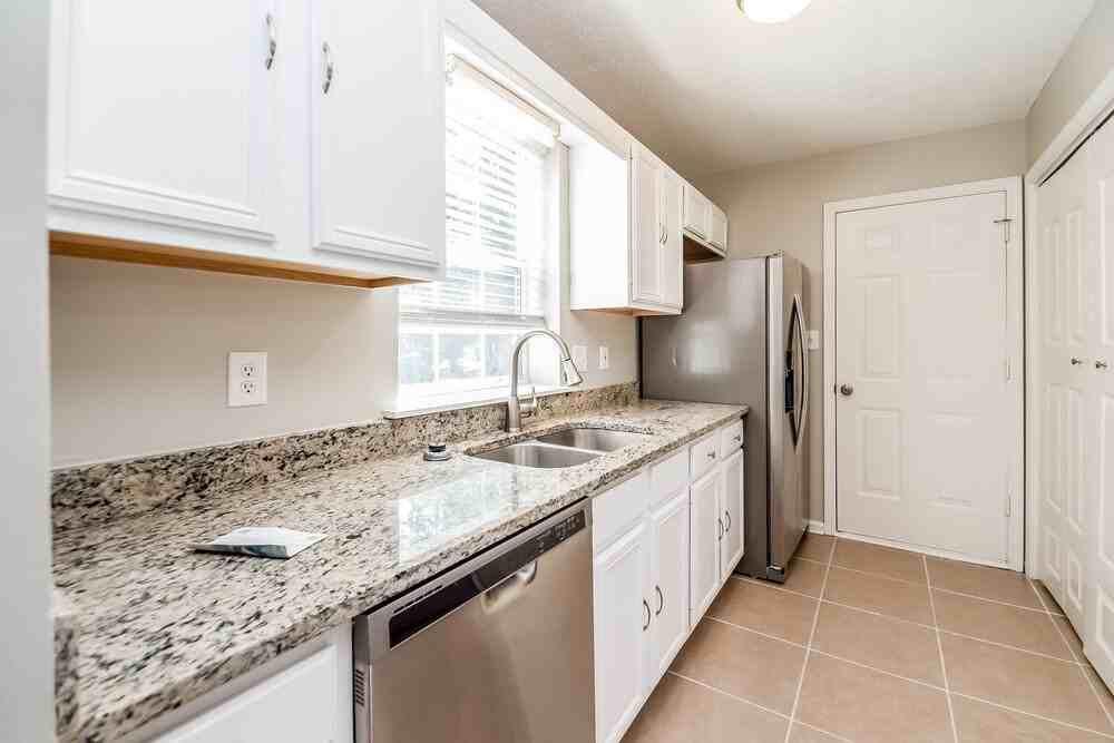 630 W Manor - Photo 7 of 17