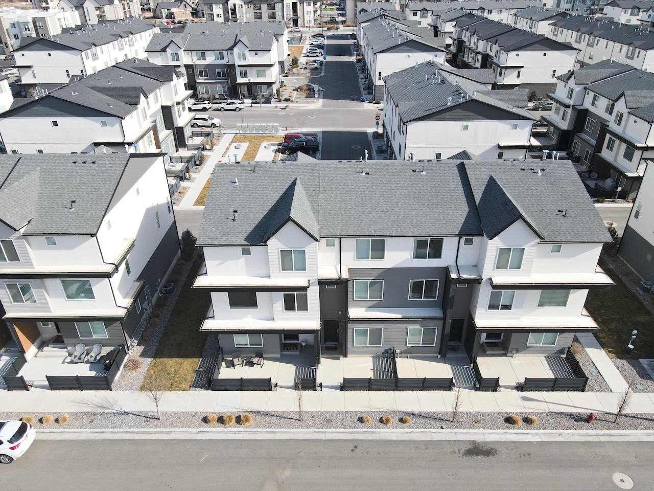 324 S 1150 W - Photo 4 of 20