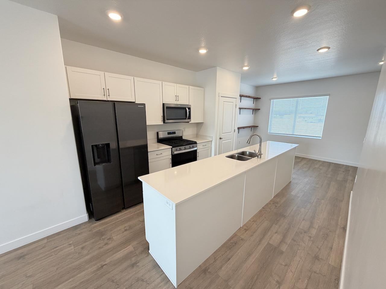 324 S 1150 W - Photo 6 of 20