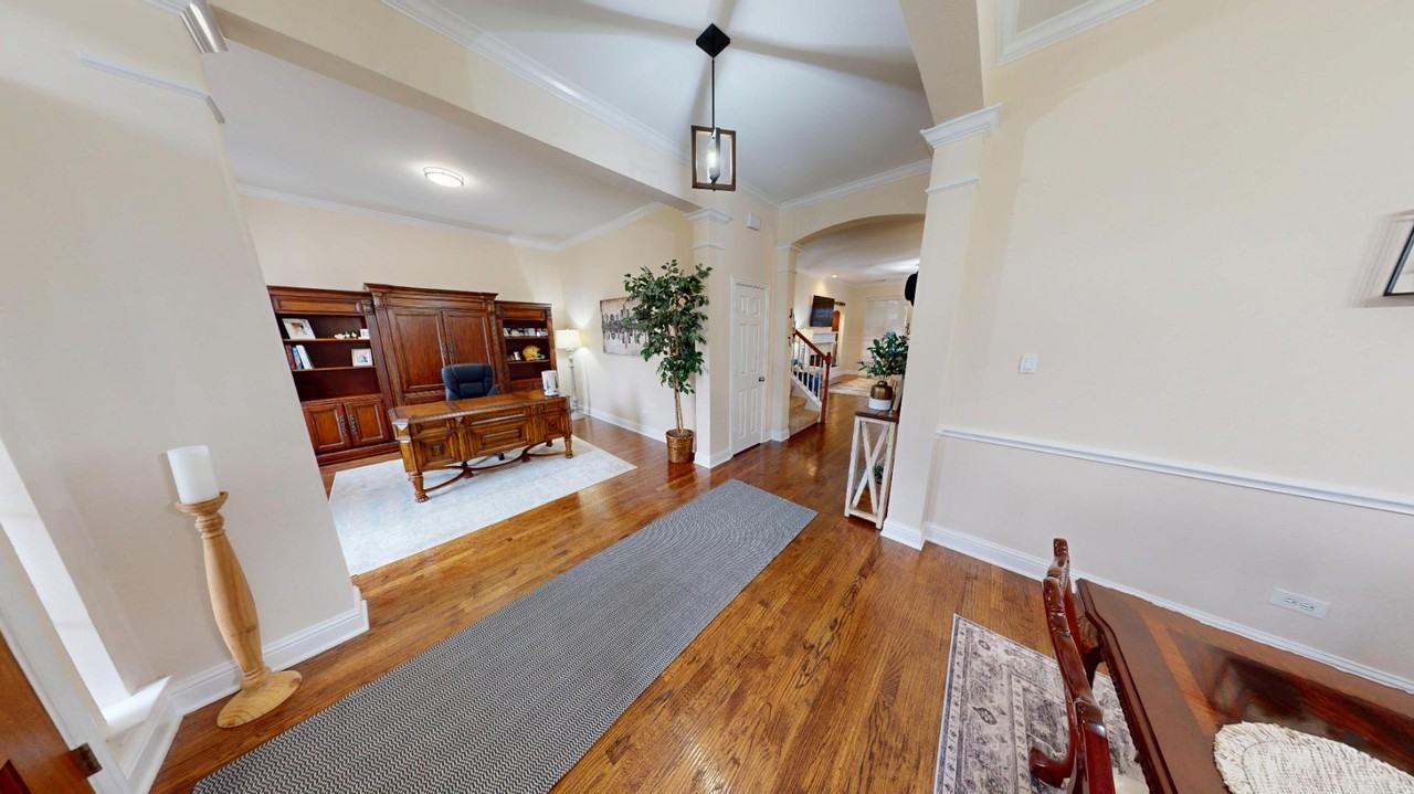 1747 Ivy Ln - Photo 3 of 11